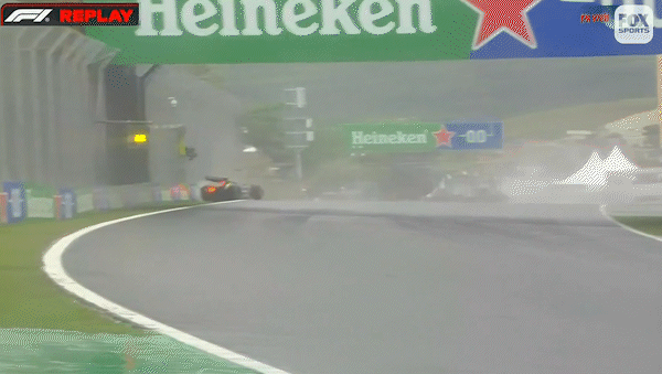 El momento del despiste por la lluvia de Franco Colapinto.