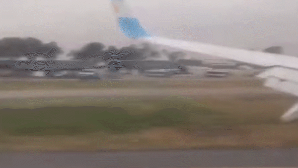 susto para los pasajeros de un vuelo de flybondi que habia salido de neuquen: que paso