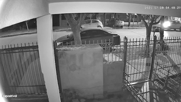 Buscan a un conductor que les chocó el auto y escapó