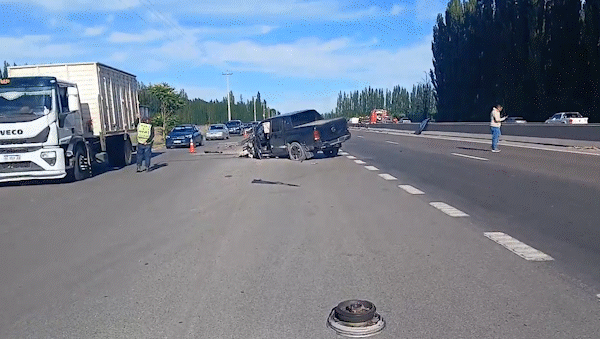 Un accidente entre dos vehículos en ruta 22 esta mañana, dejó víctimas fatales. Un accidente entre dos vehículos en ruta 22 esta mañana, dejó víctimas fatales.