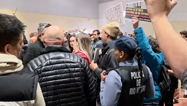 Las agresiones ocurrieron mientras el intendente llevaba a cabo su discurso.