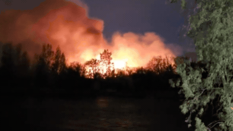 Impactante incendio a la altura del tercer puente atemoriza Cipolletti y Neuquén