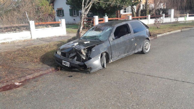 Murió un joven en un vuelco en Bariloche.