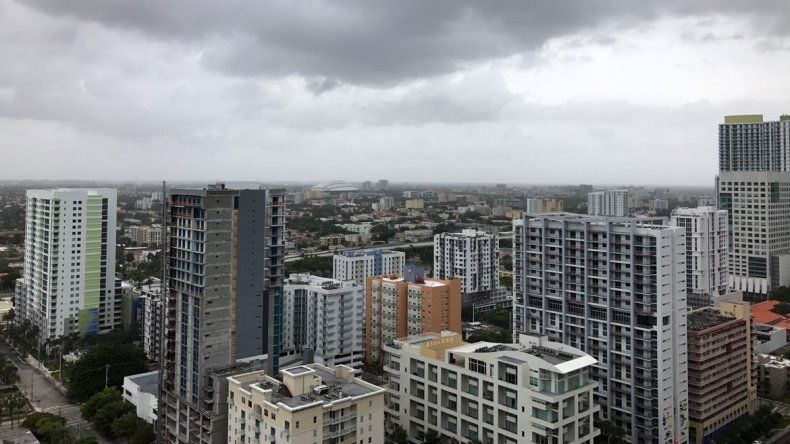 <p> Vista desde el departamento hacia la zona oeste, por donde llegaría el huracán. </p>