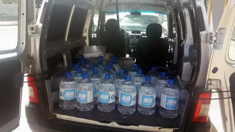 Solidaridad: una empresa donó 150 litros de agua potable 