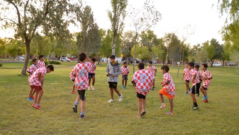 La escuelita de f&uacute;tbol de las 200 Viviendas Los Humildes cumple 35 a&ntilde;os.