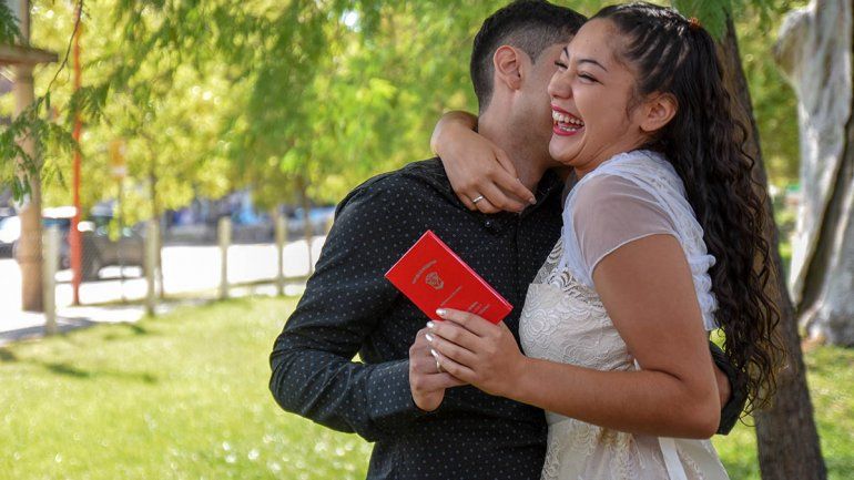 Nair y Daniel felices tras su matrimonio. 