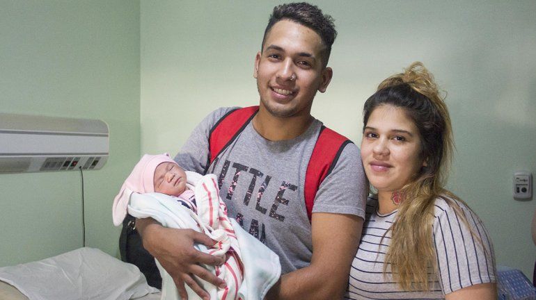 Daniel y Jennifer junto a su pequeña Briana Isabella.