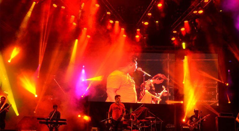 Hubo una gran cantidad de espectáculos la primera noche de la fiesta. 