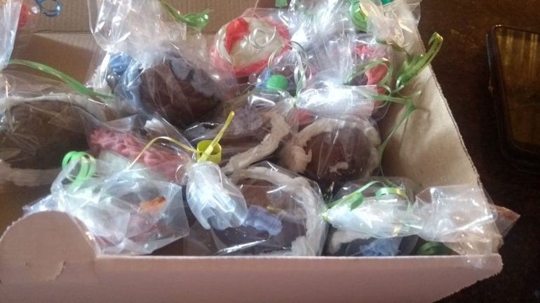 Peque&ntilde;a solidaria don&oacute; huevos de pascua a un comedor cipole&ntilde;o 