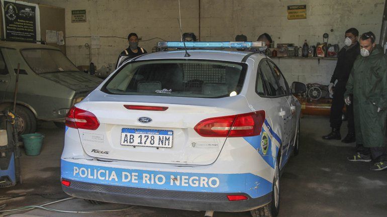 El taller mecánico que desinfecta gratis ambulancias y patrulleros