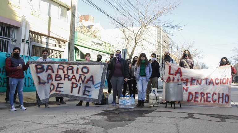 Vecinos del barrio Labraña se manifestaron frente al Municipio