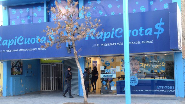 Vaciaron las cajas fuertes de un local de préstamos