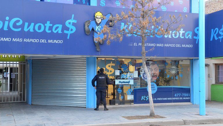 Vaciaron las cajas fuertes de un local de préstamos