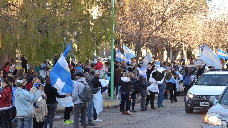 Masiva caravana opositora en las calles de la ciudad