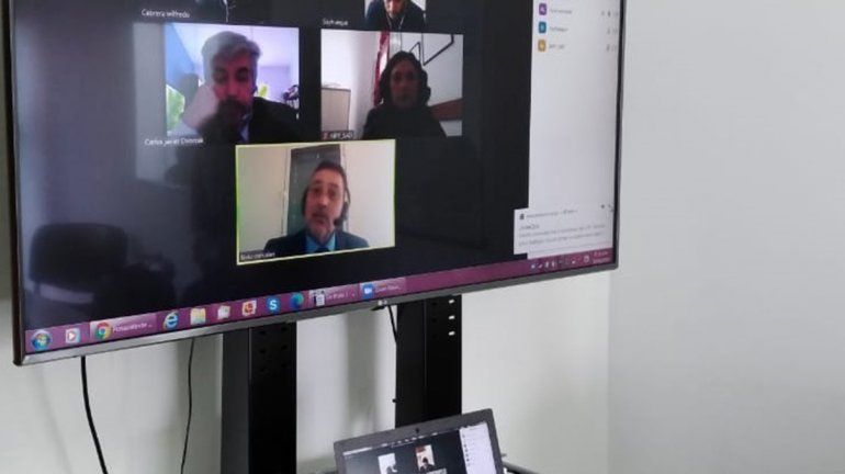 Formulan cargos a dos agentes policiales por la muerte de un hombre 