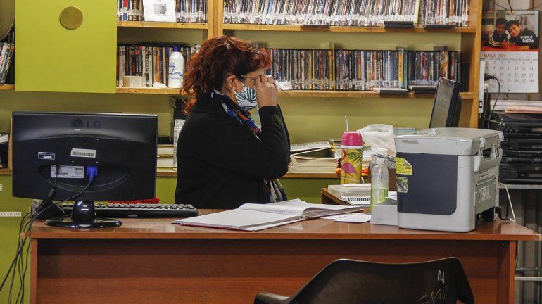 Con estricto protocolo, volvió a abrir la histórica biblioteca Rivadavia 