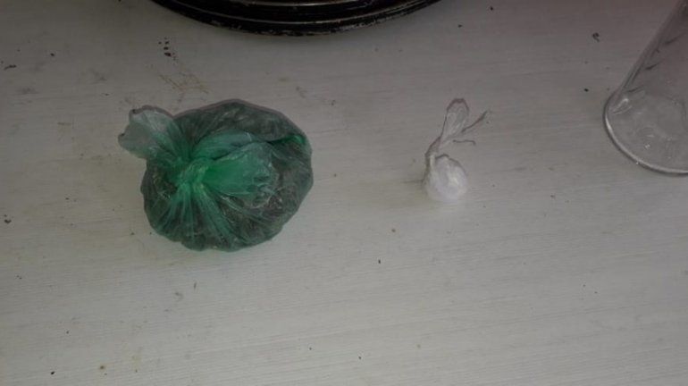 Encontraron un arma de fuego y drogas en un allanamiento