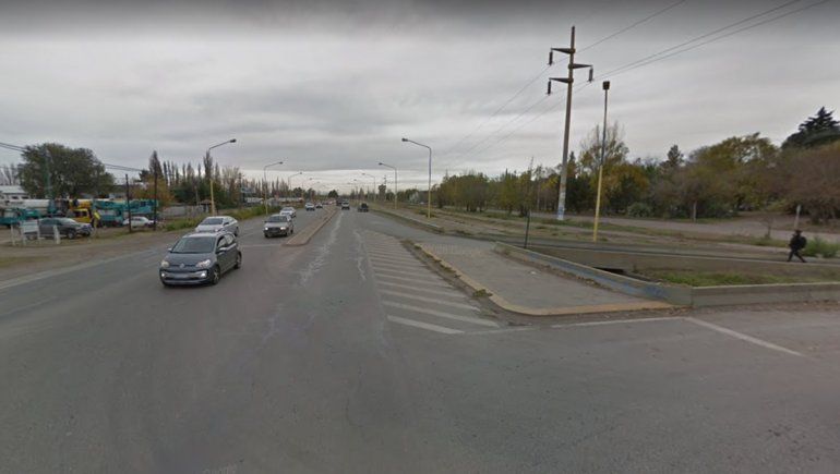 Ruta 151: dos jóvenes motociclistas murieron tras impactar contra un camión