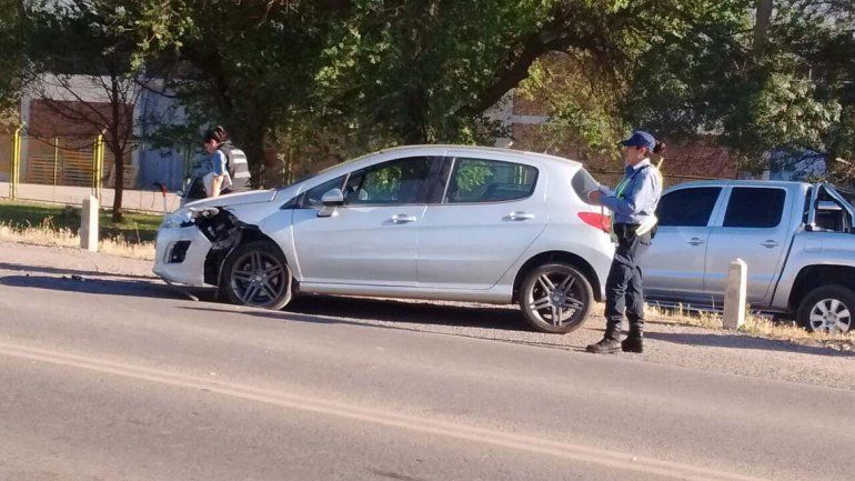 Dos heridos tras violento choque sobre la Ruta 22