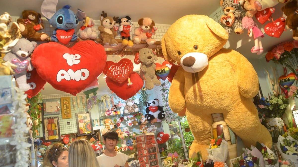 Así se vive San Valentín en Cipolletti, con regalos que enamoran ...