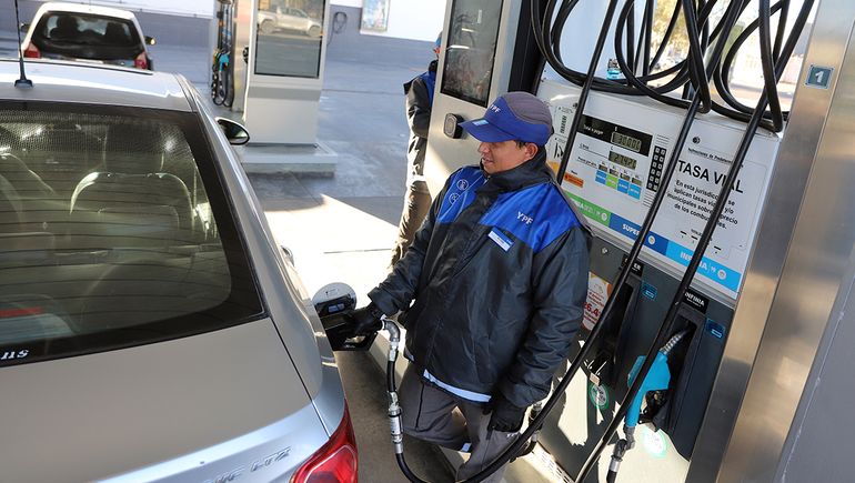 YPF bajará las naftas un 4% desde el 1° de mayo