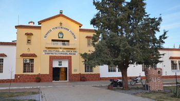 un hombre murio en la carcel federal de roca: tenia un disparo en la cabeza