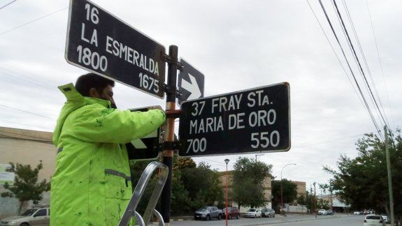 Una calle cipoleña cambia a sentido único de circulación