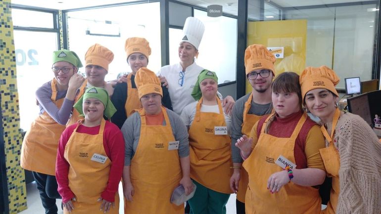 Apasido no trabaja con oficios, sino que desarrollan tareas que contribuyan con su proyecto de vida, ya sea con capacitaciones, confección del currículum vitae y el aprendizaje de habilidades. Apasido no trabaja con oficios, sino que desarrollan tareas que contribuyan con su proyecto de vida, ya sea con capacitaciones, confección del currículum vitae y el aprendizaje de habilidades.