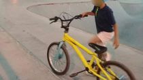fueron al skate park de roca y le robaron la bicicleta a un nene