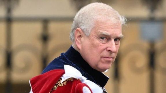 El expríncipe Andrés, hermano del rey Carlos III, fue detenido en Inglaterra.