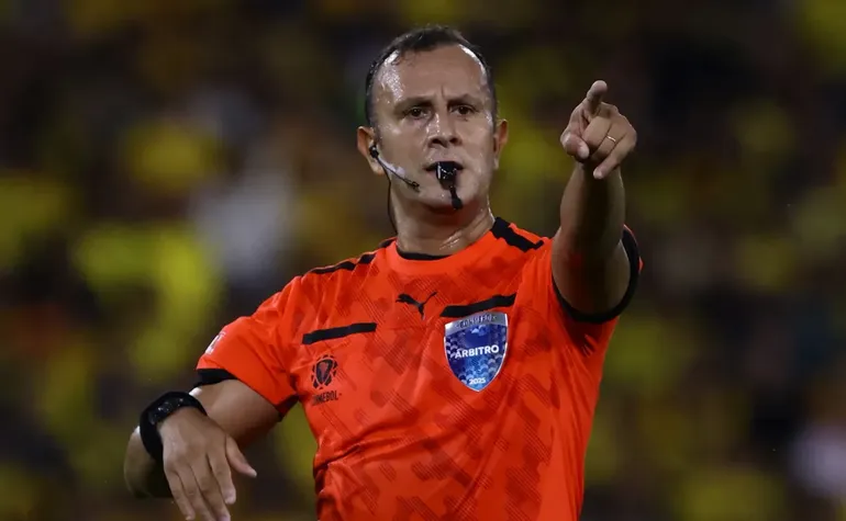 Darío Herrera fue señalado tras obviar una expulsión.