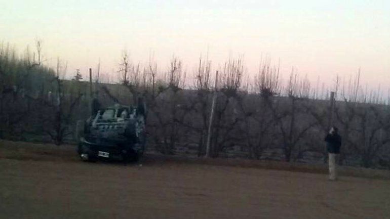 Choque y vuelco en Allen dejó dos personas heridas