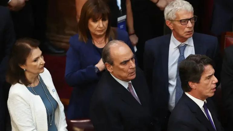 Los funcionarios del Gobierno están preocupados por el lento avance de la Ley Bases.