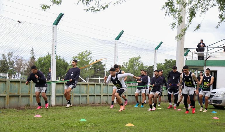 Cipolletti intentará levantar en lo anímico tras el duro golpe del domingo. Fotos: Omar Novoa