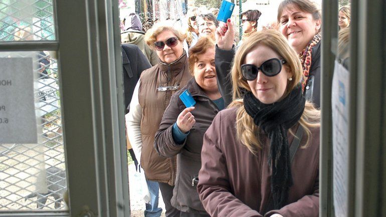 Hoy comenzará a funcionar la tarjeta SUBE en los colectivos urbanos.