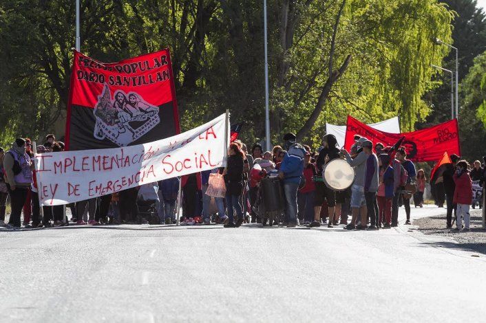 Desocupados cortaron la Ruta 22 y reclamaron puestos de trabajo