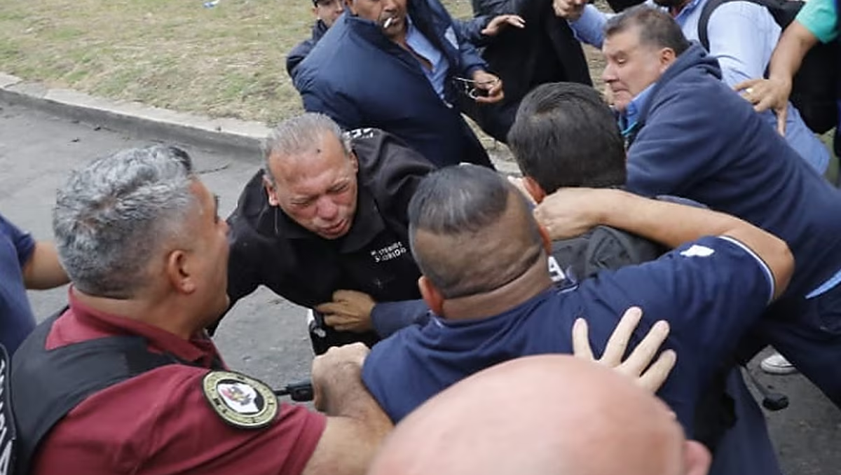 Agresión al ministro Berni: los memes y las reacciones en redes