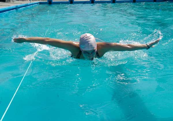 Más finales para los nadadores albinegros