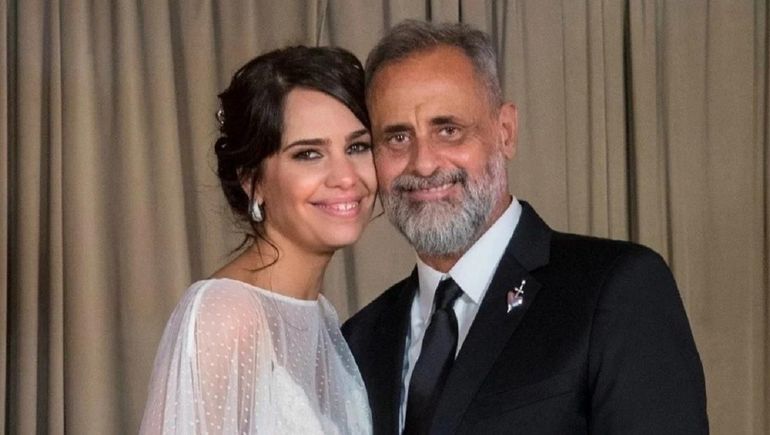 Rial viajó solo a Miami, donde vive Loly, y hay rumores de separación
