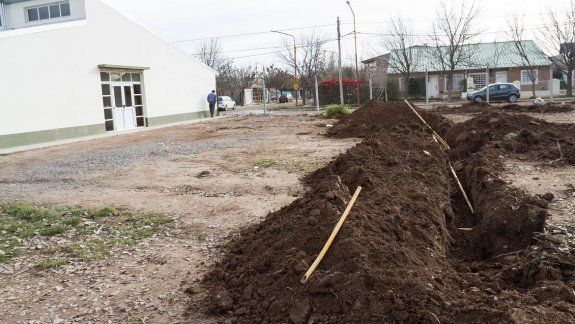 La constructora hacía una zanja y rompió una tubería de gas.
