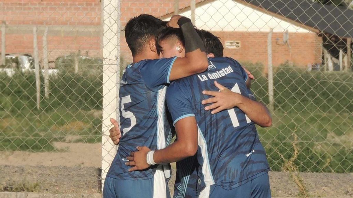 Triunfazo en la ida de los cuartos de final de La Amistad frente a San Patricio del Chañar. Fotos: Victoria Sánchez