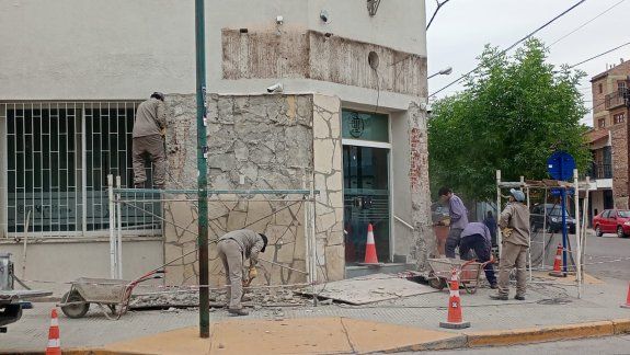 La obra del Banco Nación taerá más espacio para la sucursal. Adiós a la postal de los fósiles en la fachada,&nbsp;
