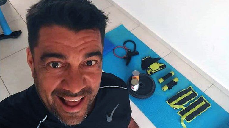 Maxi, el preparador físico que le pone onda a la cuarentena