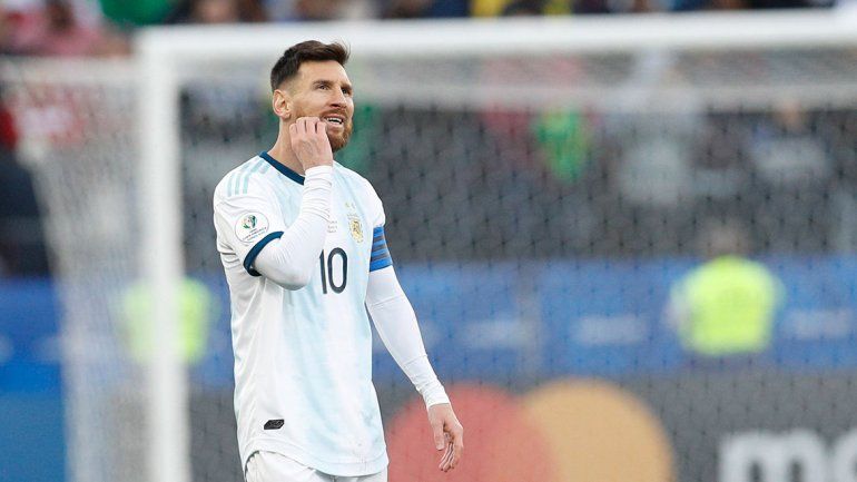 Messi quedó muy solo y en el ojo de la tormenta
