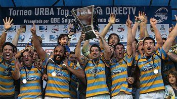 Hindú con la Copa del último Nacional del Clubes. Todas sus figuras arribarán hoy a Cipolletti. 
