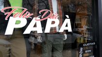 Según CAME, se registró una nueva caída de ventas en los comercios por el Día del Padre.