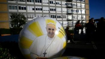 El mundo sigue de cerca el estado de salud del papa Francisco 