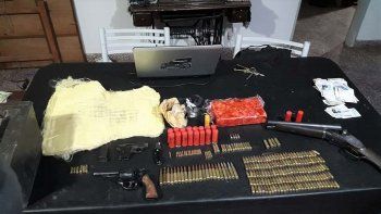 golpe narco: encontraron cocaina, marihuana y armas de fuego 