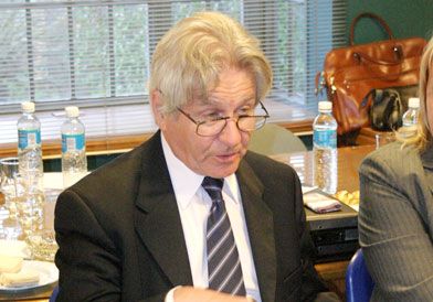 Denuncian a Balladini por fraude y abuso de autoridad